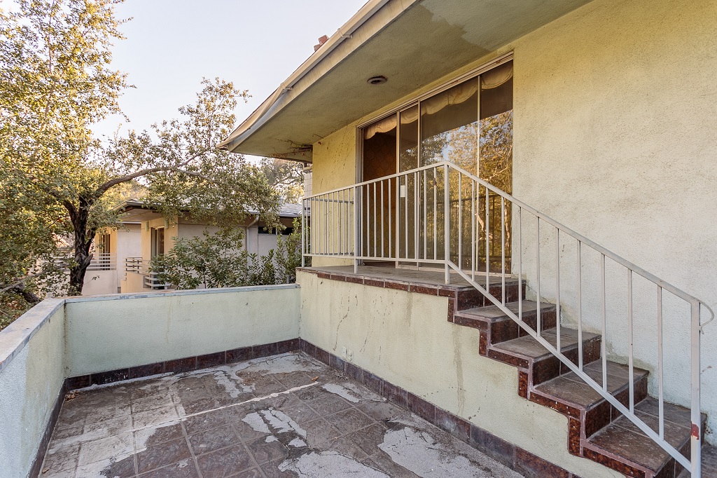 2833 E Chevy Chase Dr Glendale CA MLS Listing Photo Master Suite Balcony April 2021