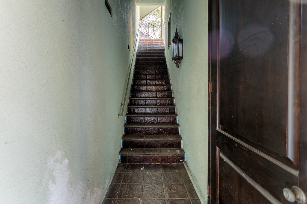 2833 E Chevy Chase Dr Glendale CA Virtual Staging Photo Exterior Perron Stairway April 2021