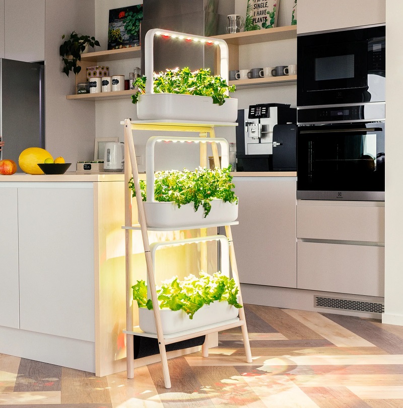 Click & Grow Kitchen Indoor Garden with The Smart Garden 27 