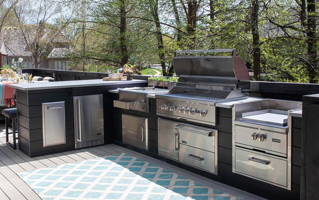 How to Elevate Your Culinary Life with a Modular Outdoor Kitchen