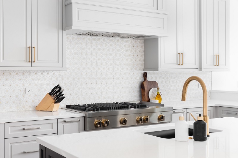 Upgraded white kitchen with new backsplash
