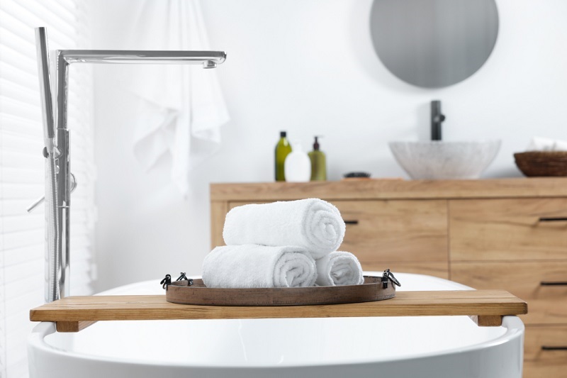 Large spa bathtub with towels