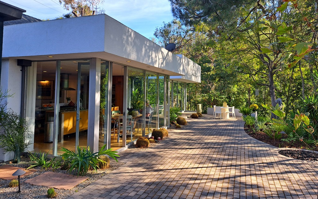 How to Blend Interior and Exterior Design Seamlessly