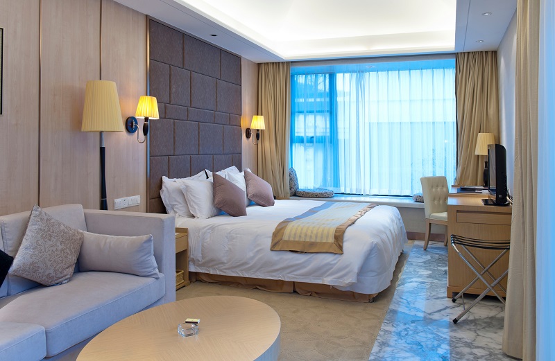 A well-appointed, multifunctional luxury hotel room