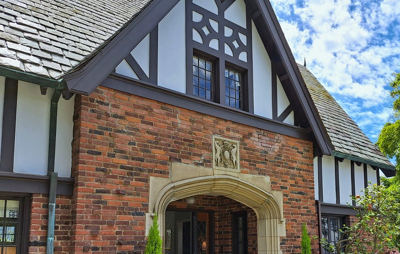 Tudor guest house with slate roof