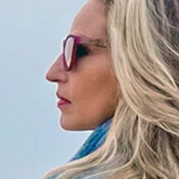 Jennifer Rate Ochs Los Angeles-based fine artist and designer portrait photo