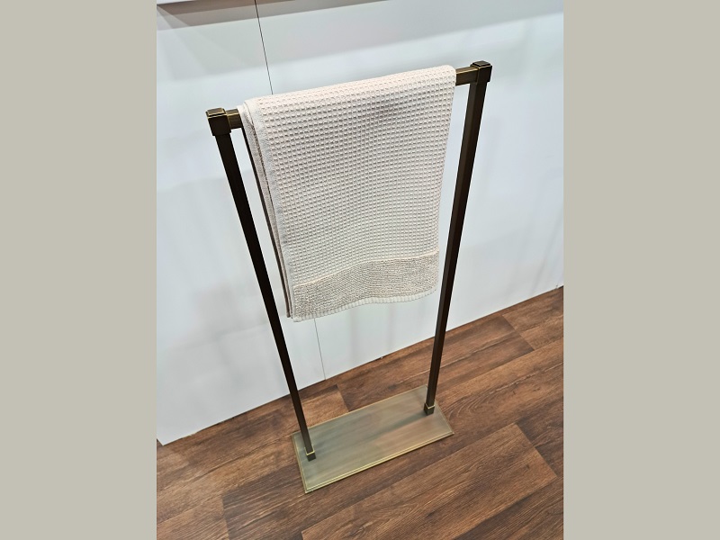 Luxury standing brass towel rack