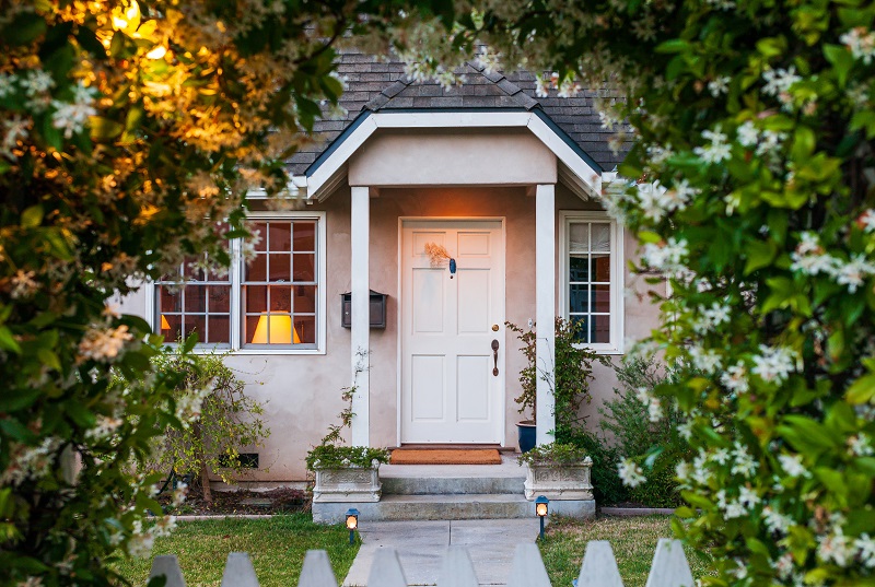 Quaint vintage Southern California home with picket fence