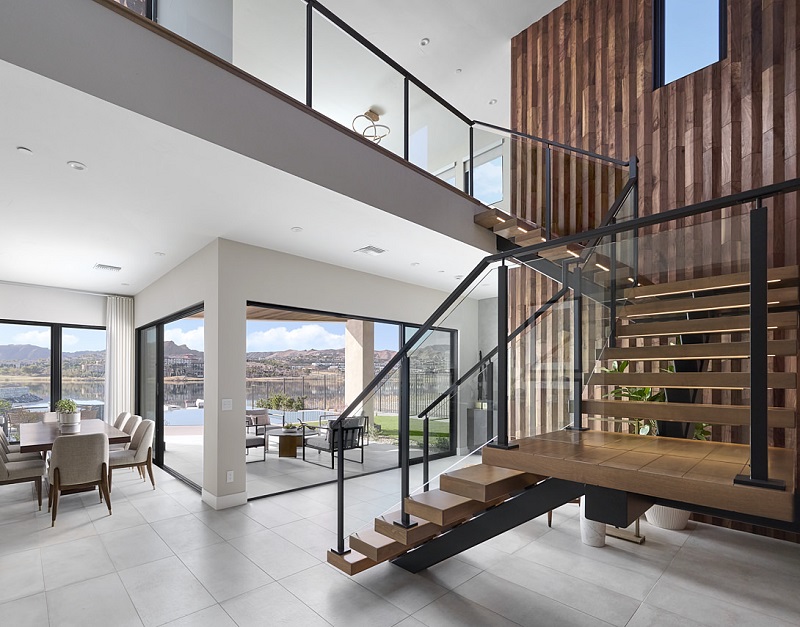 La Cova at Lake Las Vegas with flowing, connected spaces, with natural light and biophilic features, such as natural wood. Photo by Damian Tsutsumida.