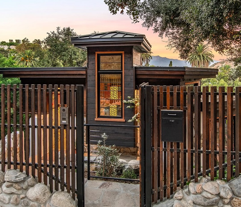 Paraiso de Rocas Antiguas Front Elevation and Gated Fence by Home Front Build. Photo courtesy of Home Front Build.