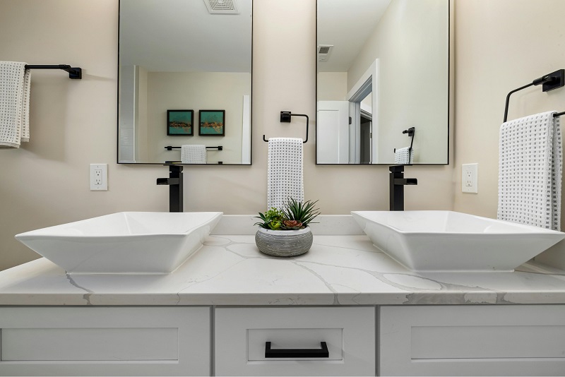 Double vanity bathroom with white quartz countertop with gray veins