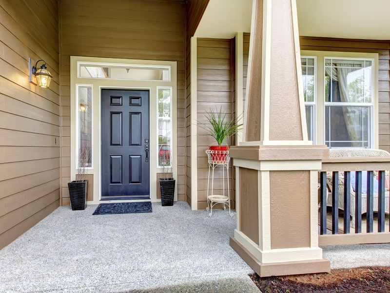 Porch with craftsman style column made of fiberglass