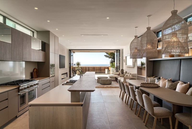 A TM Italia luxury integrated kitchen in a newly built Santa Monica home, with serene views of the beach and Pacific Ocean.