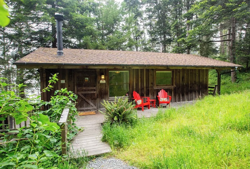 Traditional Mendocino cabin listed on Vbor