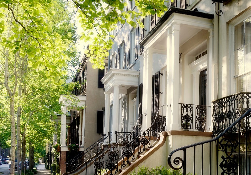 A row of historic homes in Savannah, Georgia