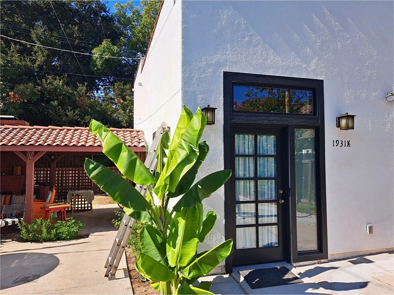 Detached backyard ADU with curbless entryway
